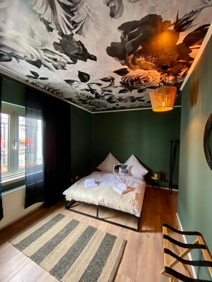 Schlafen Ueber Der Whiskybar Apartment