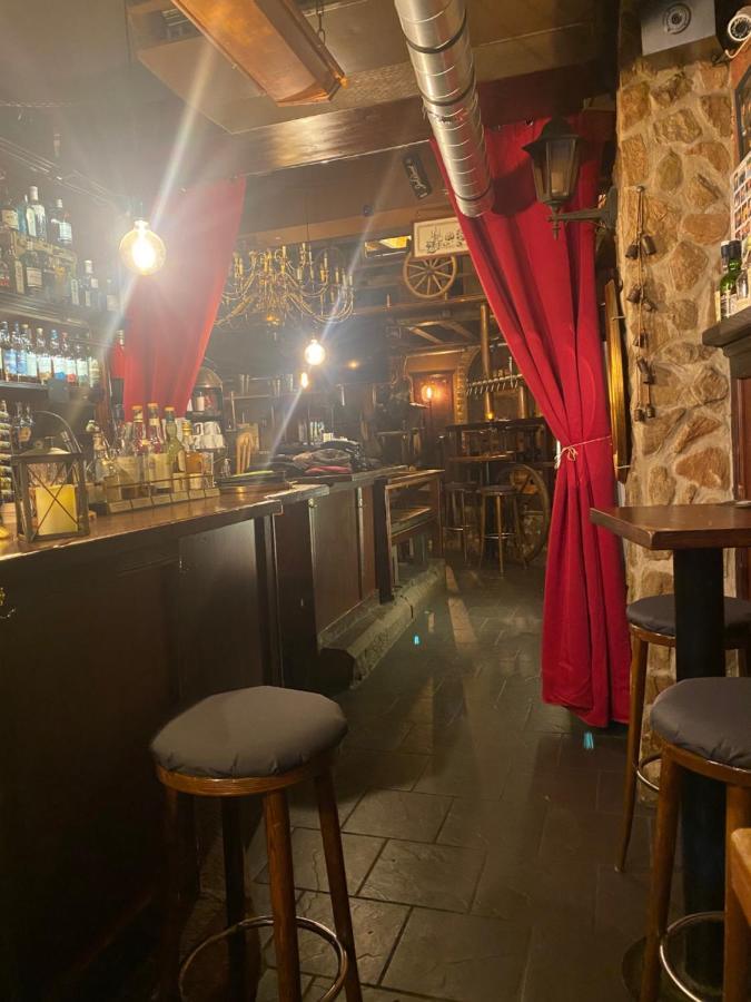 Schlafen Ueber Der Whiskybar Apartment