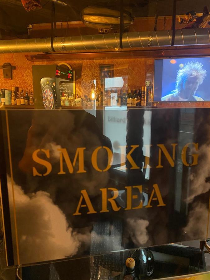 Schlafen Ueber Der Whiskybar *
